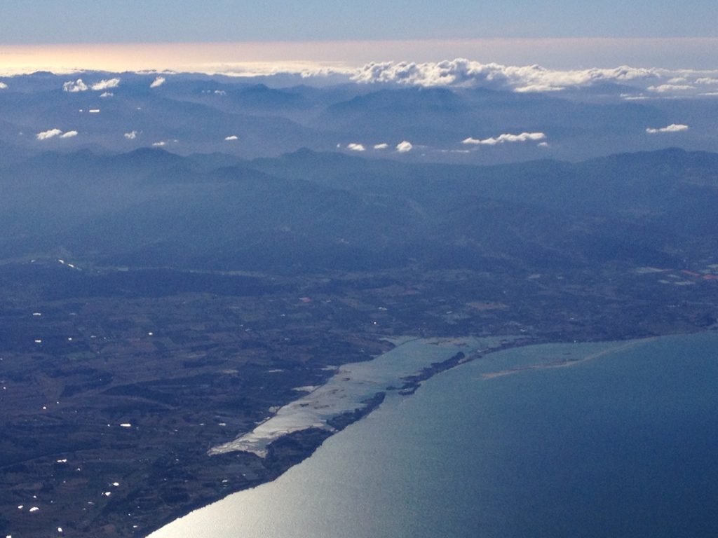 La baie de Nelson et les Alpes en contrejour