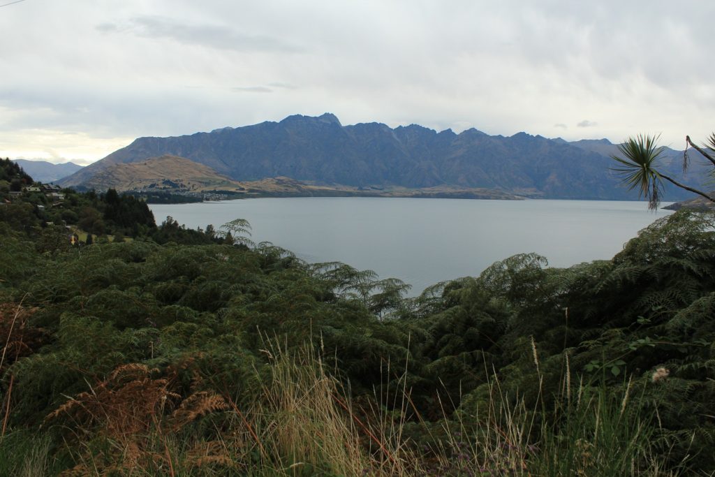 Lac Wakatipu sous la grisaille