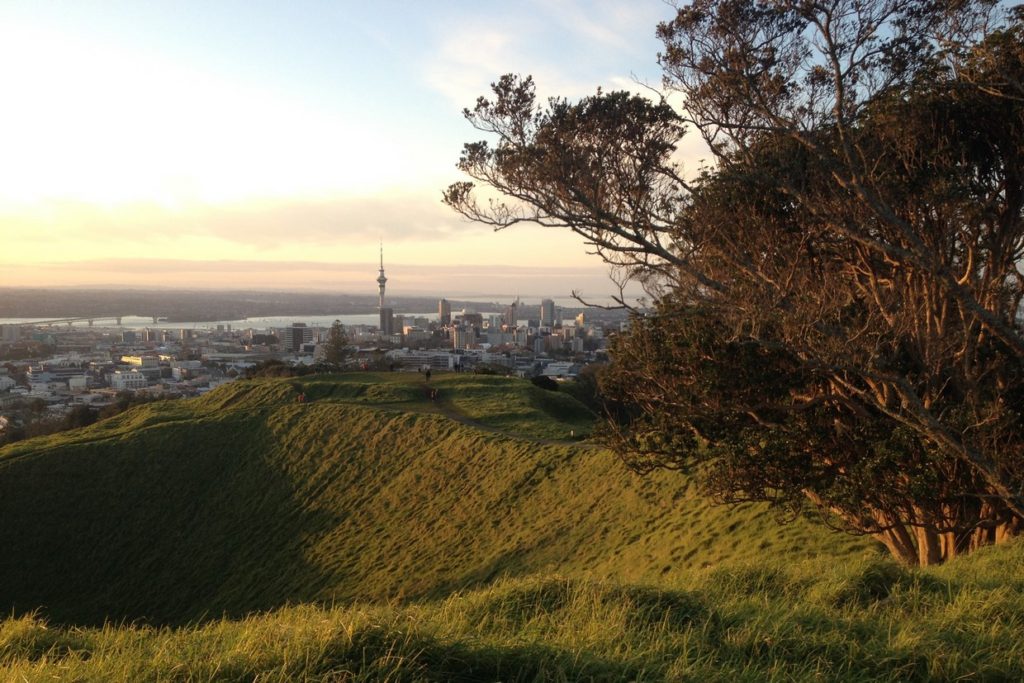 Le cratère de Mt Eden (lieu sacré maori) et Auckland CBD