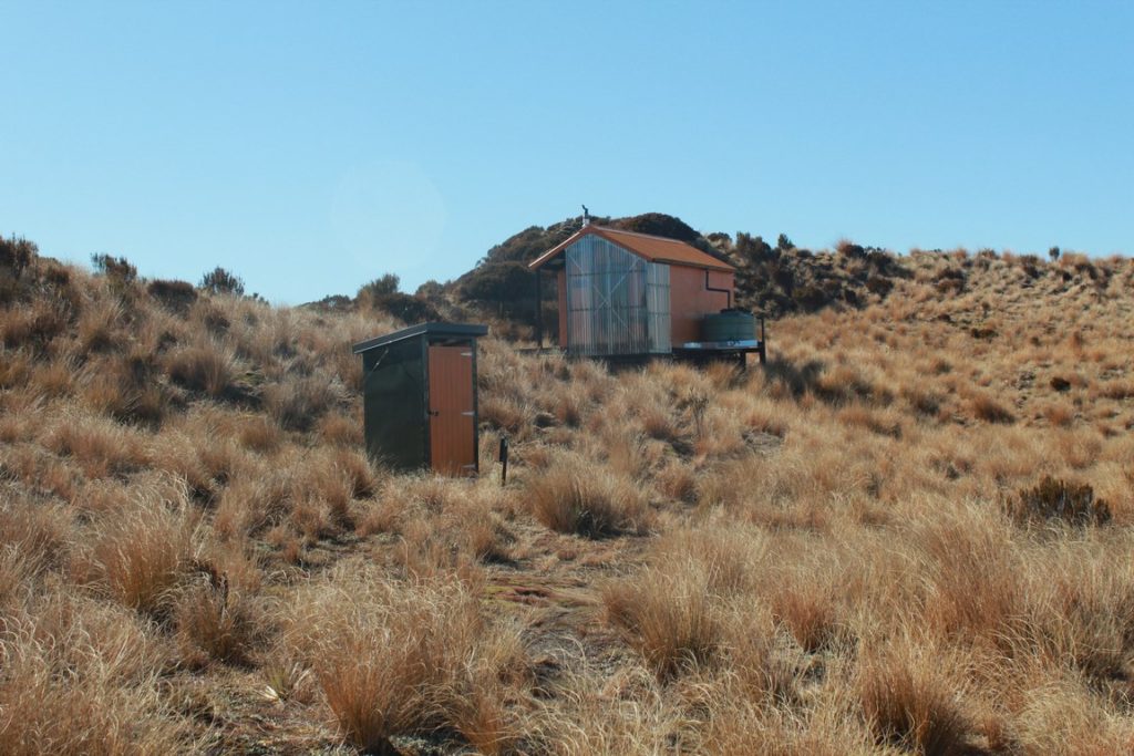 Mt Brown hut et les toilettes...