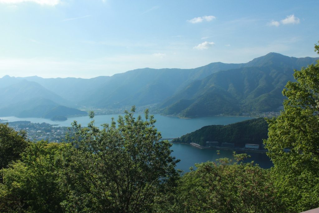 Vue sur le joli lac Kawaguchi