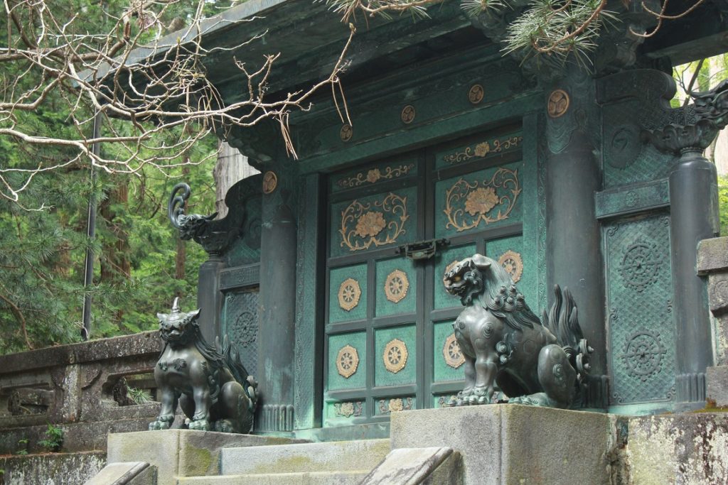 Porte donnant sur le tombeau d'Ieyasu Togukawa